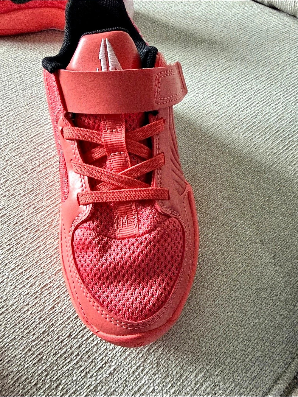 Kids/ Girls/ Youth - Brand New! Nike Ja 2 “Heart Eyes” basketball shoes - pink - Picture 2 of 6
